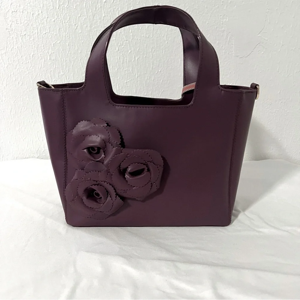 BTB Los Angeles Women’s Yasmin Small Tote Flower Details Flat Bottom Leather NWT
